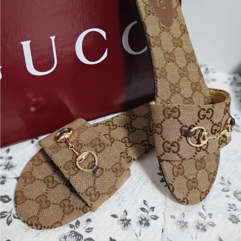 Gucci slippers